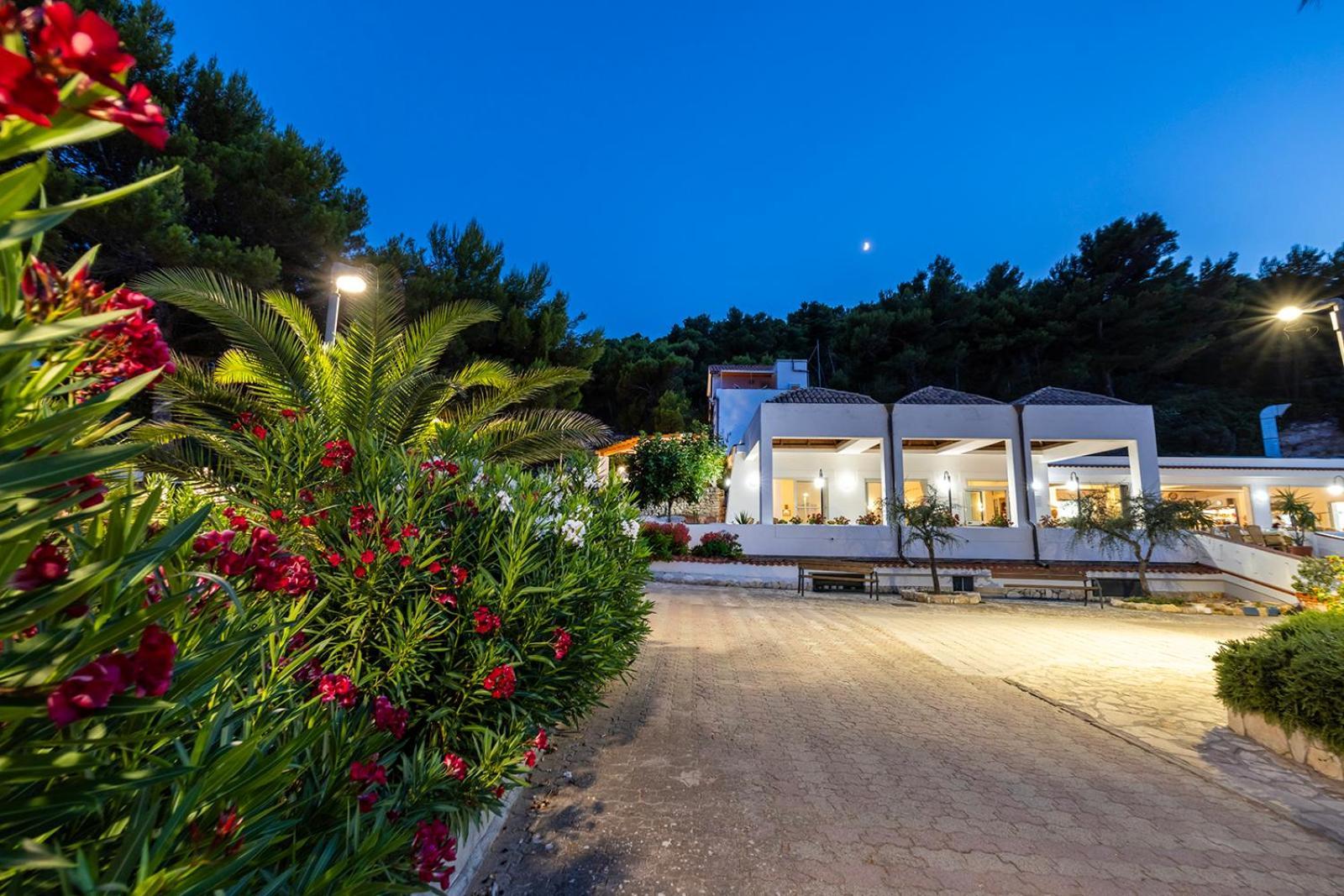 Crovatico Club Vacanze Вьесте Экстерьер фото