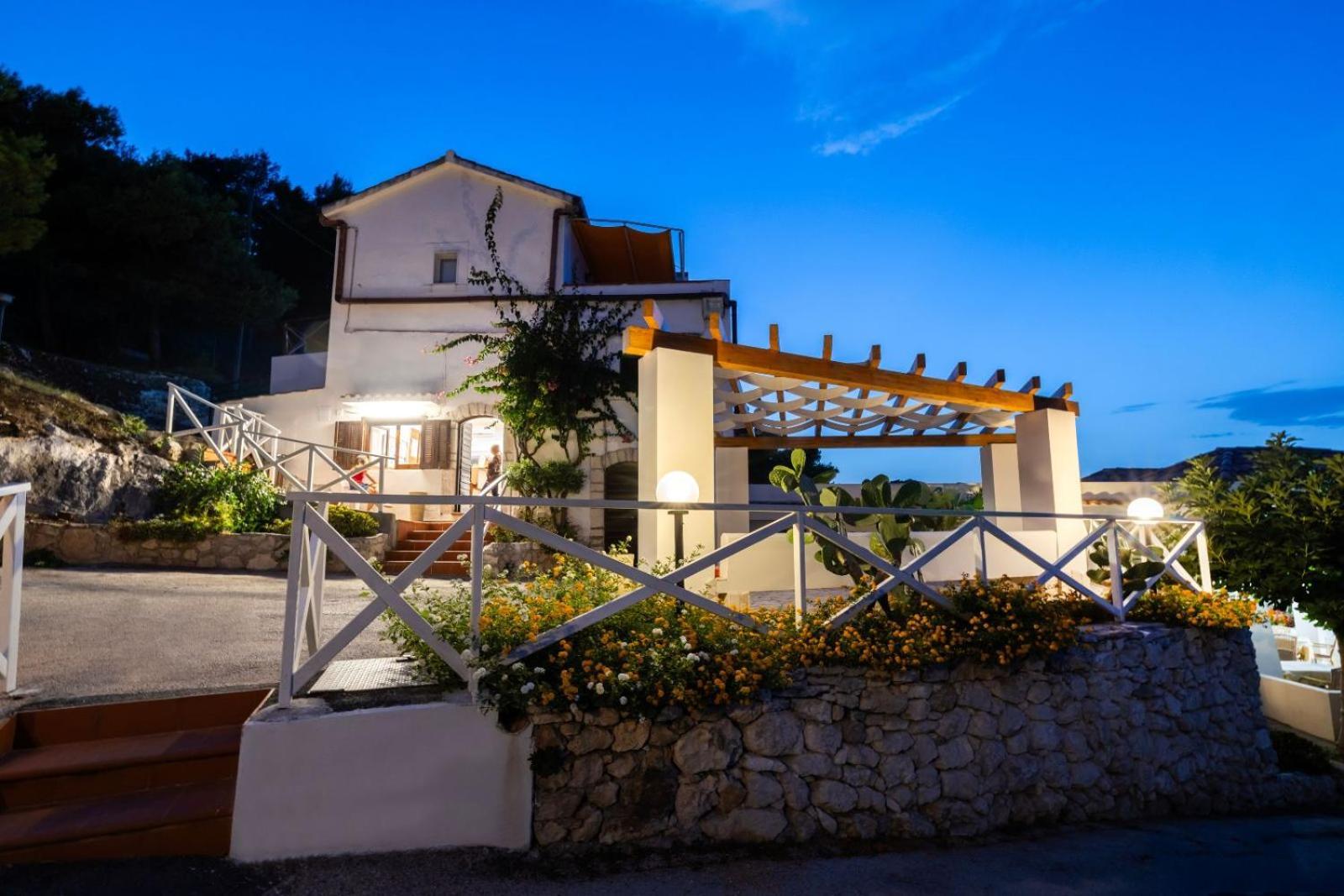 Crovatico Club Vacanze Вьесте Экстерьер фото
